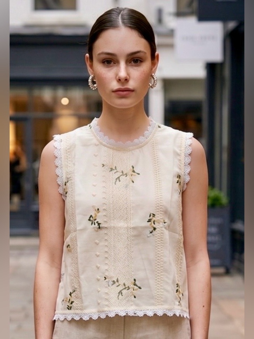 Woman’s Yellow Floral Lace-Trim Sleeveless Top M